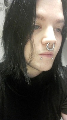 thebutterflyboy:  Looking dead and tired.