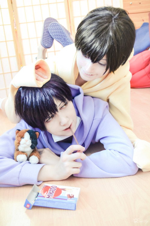chocorasworld:   “Nii-san, gimme some Pocky, too~”“ Ichimatsu: drawingbritty (Twitter) Jyushimatsu: me Photo by: Rei_chan_Sensei (Twitter)