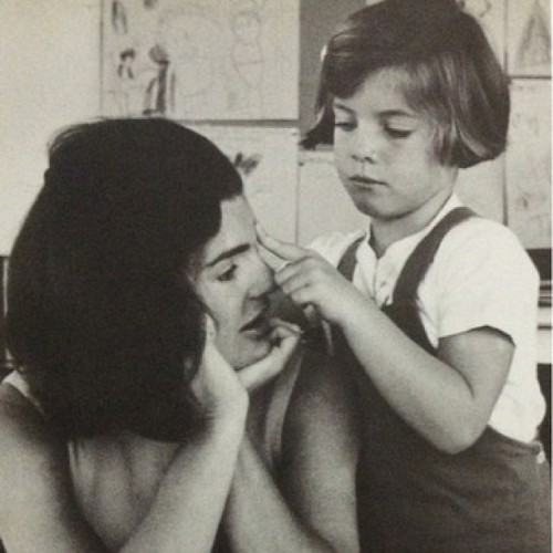 Mother-Daughter Time #jackiekennedy #jacquelinekennedy #jackieo #jbk #carolinekennedy #cbk #kennedy 