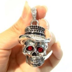obsessedwithskulls:  Skull USB drive necklace (32GB) AVAILABLE HERE —&gt; http://amzn.to/1rEoP3y