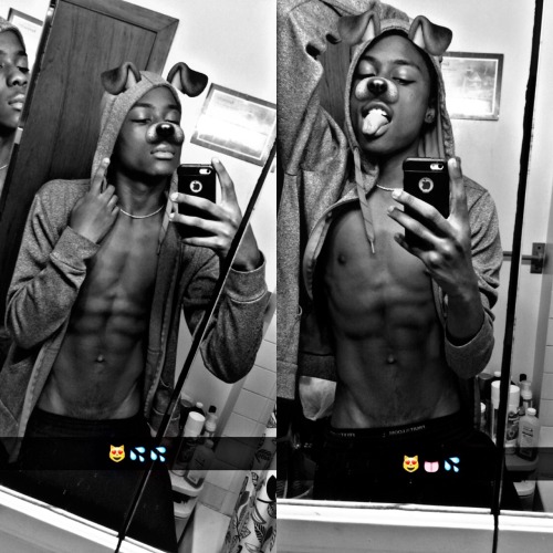 kvngg-smith:  😍💦😻 V-Line on point👅👅 