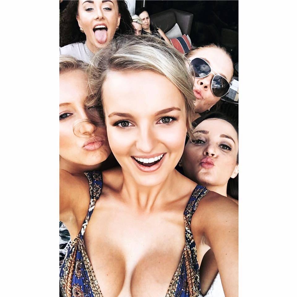 beforeandafterbimbos:    Alysse Gibbards is a PA in Brisbane, she had a boob job