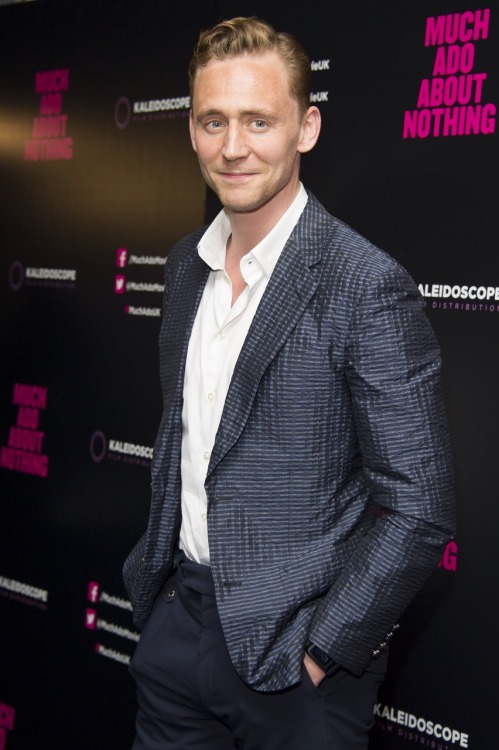 lokisbliss:  I say YES to this outfit and HALLELUJAH! to that jacket (plus the white shirt of sex)~! 