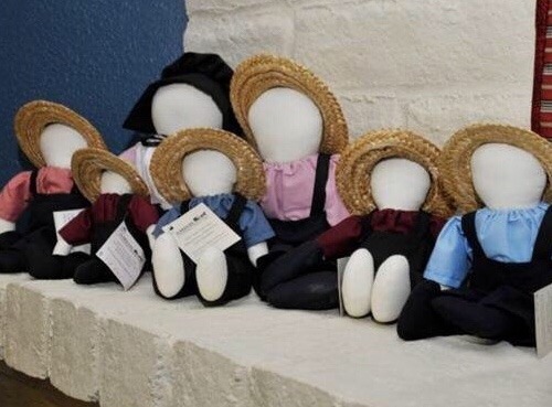 religions-of-the-world - Amish Faceless Dolls.The Amish strictly...