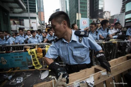 The police are ordered to clear out the protest area in Mong Kok. Hang in there everyone. The Last M