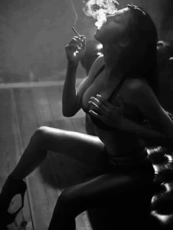 sexysmokinghotties69:  Sexy Smoking Hottie