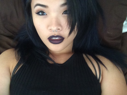 morbidly-kawaii:  My hair is black again ✌🏻️💕