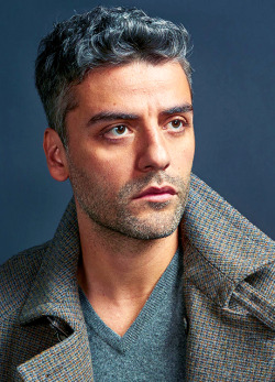 catherinemiddletons:OSCAR ISAACfor Esquire UK, December 2017 » photographed by David Slijper