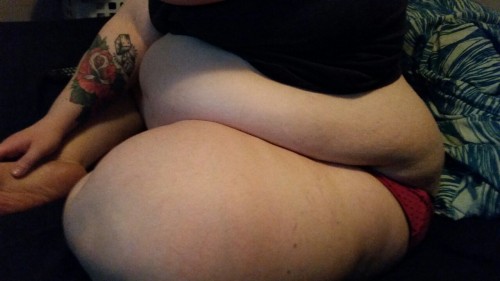 positivelyfat:kustomsgarage:My lovely positivelyfat, looking plush, fat, and sexy as usual!   If you didn’t see his post last night! 