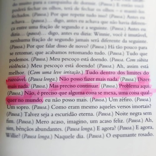 grifeinumlivro:  Días Felizes. Samuel Beckett. pág. 61 #grifeinumlivro #diasfelizes #samuelbeckett #beckett #winnie https://www.instagram.com/p/CAVKezdgH4w/?igshid=s5cydkz4irj4