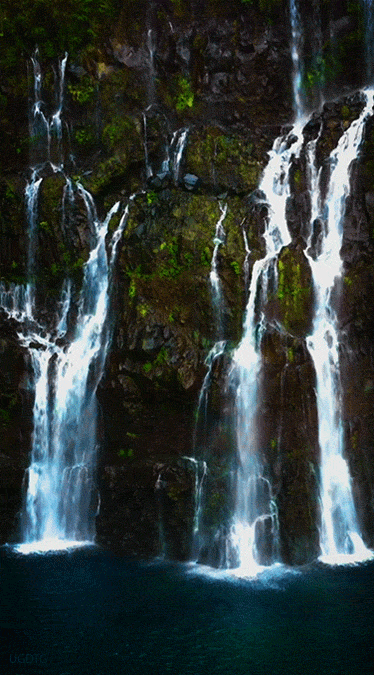 un-gif-dans-ta-gueule:  Cascade Langevin - Île de la RéunionA post card from the