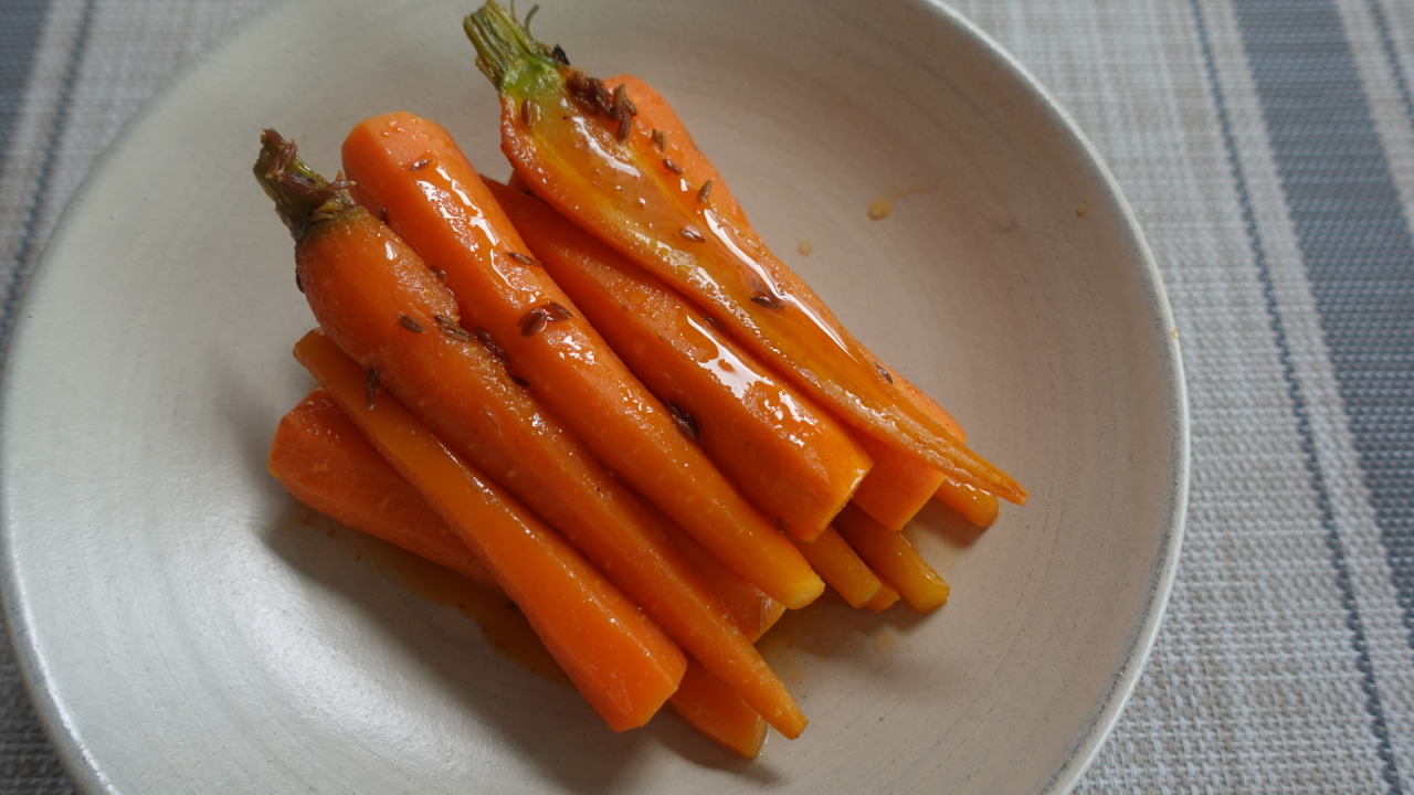 北海道の野菜ソムリエ ハタセです 畑で間引きした小さなニンジンを使った常備菜 北海道の野菜ソムリエ ハタセです 畑で間引きした小さなニンジンを使った常備菜