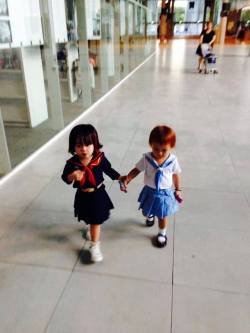 leadhooves:  tres-apples:  the-great-and-powerful-satsuki:  LOOK AT THESE LITTLE MUNCHKINS I WANNA SQUEEZE THEM THEY’RE SO FUCKING CUTE  chibi cosplay   Be careful, these children might   lose their way