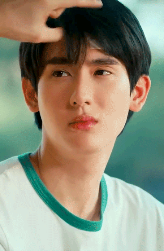 And The Award For Biggest, Beautifulest Eyes And Juiciest, Pinkest Lips Goes To...