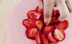 Porn fatfatties:    No-Bake White Chocolate Strawberry photos