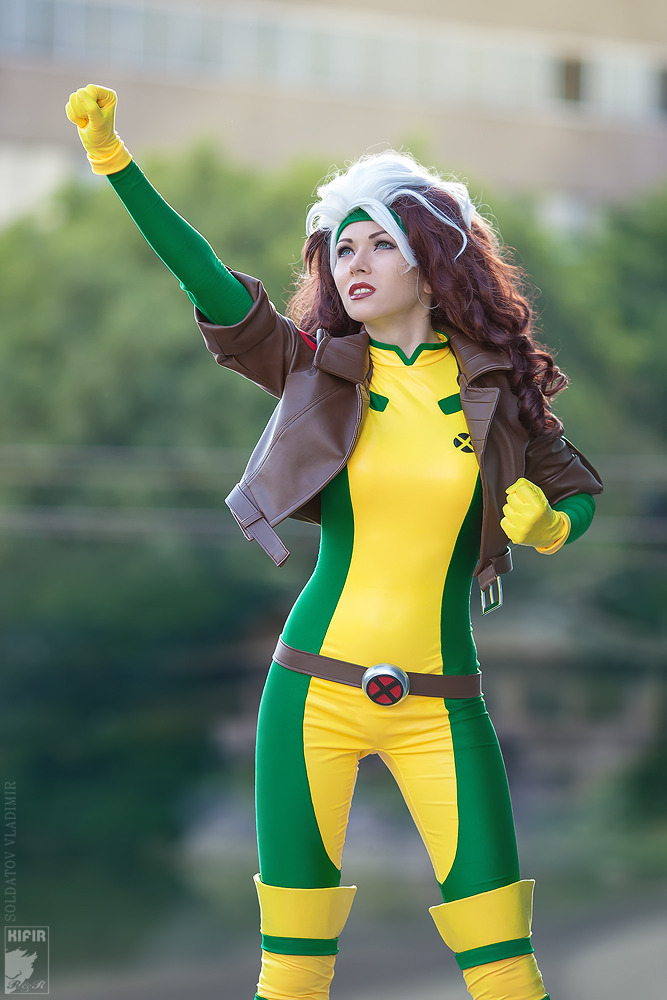 disgustinghuman:  harlequinfairy:  danhacker:  Awesome 90’s Rogue Cosplay by Ryoko-demon