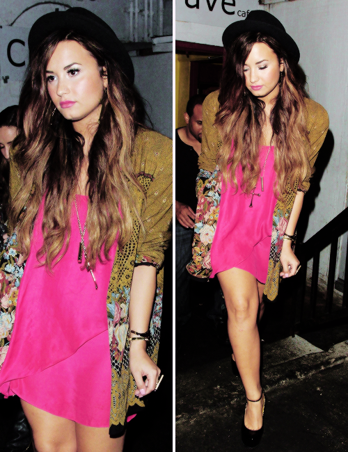 demiglowl:  15 - 100 ➸ Favourite Demi’s oufits 