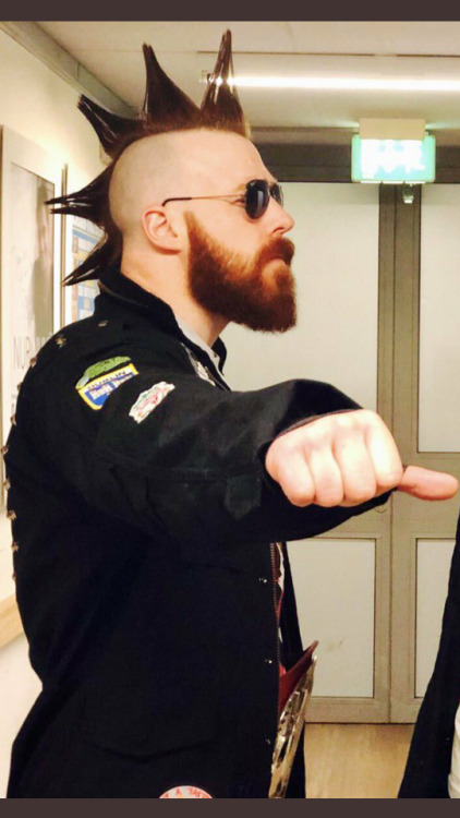 deidrelovessheamus:  I’m sure this is a one night thing but I kinda like it like this. 😍😍😍