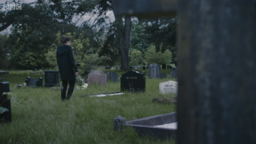 jasper-rolls:thanks to doctor who for showing me the most fucking useless gravestone in the entirety