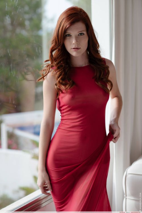 XXX all-sexy-girls:  Hot redhead with an amazing photo