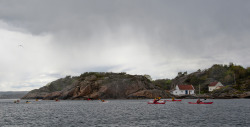 photosofnorwaycom:  Kayakers by Anders_3