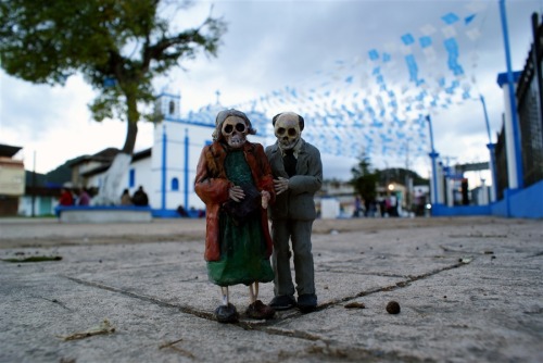 asylum-art:  Isaac Cordal - Cement Eclipses. Chiapas, Mexico. 2013 artisr on tumblr Isaac Cordal was in Mexico last year where he could give some new perspectives to his project Cement Eclipses. The Spanish artists so get inspired by the local folklore