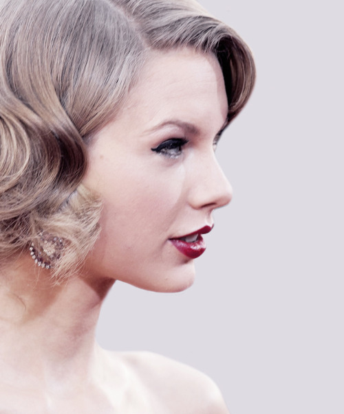 wonderlandtaylor: One of my big goals as a human being is to continue to write what’s really h