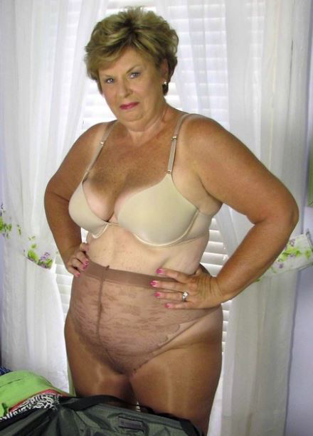 fullmaturemoms: EᖇOTIᑕ ᗰOᗰ ᗩᑌᑎTY “ᗪEᗩᖇEᗰ”