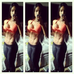 sexygymchicks:  @jess_carvaalho: As críticas só tem me deixado mais forte a cada dia , então ” Pó Falá ” … Kkk