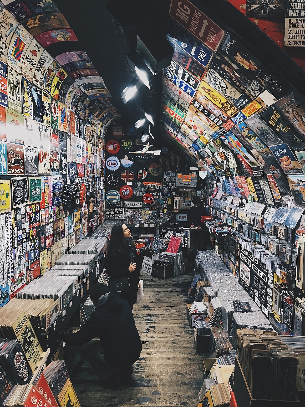 skate0fmind: I live for hidden little places like this. - Camden Market, UK 