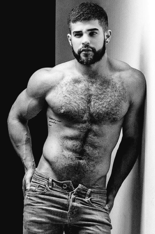 hairyscottishroy:  Gorgeous hairy bodied