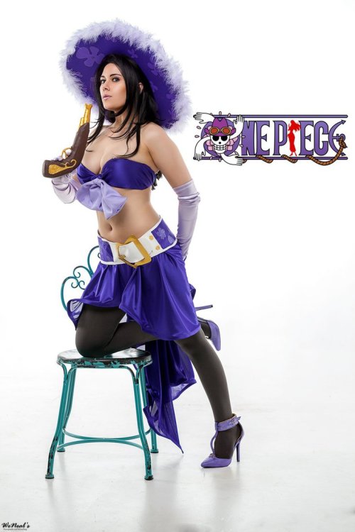 In researching Nico Robin’s 15th Anniversary outfit I came across some really great cosplay! I