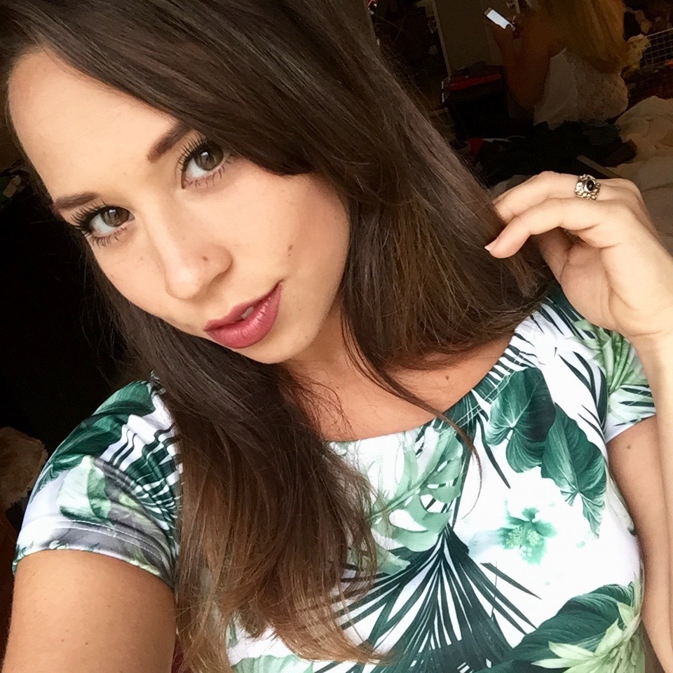 vivafanny:  Feeling my tropical shirt.