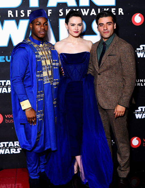 thestarwarsdaily: John, Daisy, and Oscar  |  Star Wars: The Rise of Skywalker London premiere