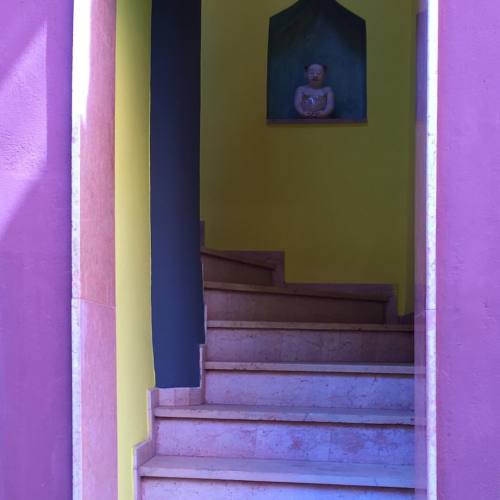 A staircase after my own (purple) heart in the Riad Enija #MaraInMarrakech  #cnttakeover ❤️ @marahof