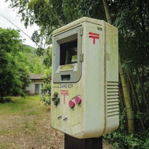 abandonedography:An abandoned post box in Japan (facebook.com/abandonedography)