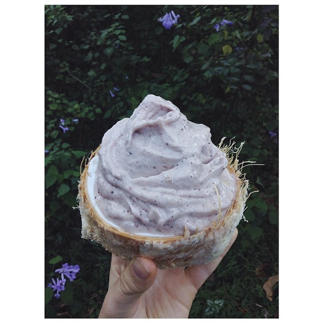 It’s 13 degrees and I’m feeling the tropical vibes 🙈 {5 banana acai #nanaicecream