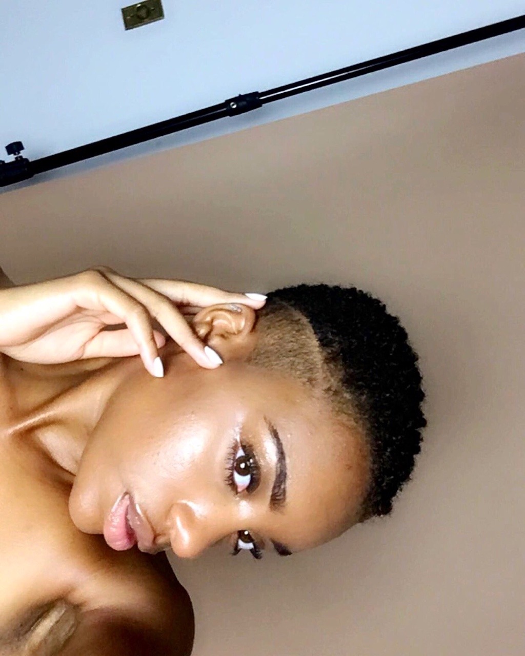 enlightenedsilverking:  ardentlydes:  happy blackout.  Omg you’re gorgeous 😍