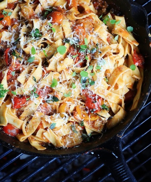 Givea me a somma pasta tonight! Got some leftover cherry tomatoes. Blackened them in the skillet wit