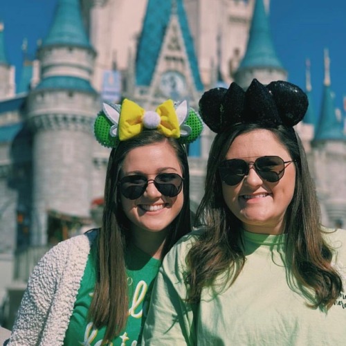 WOAH! This gorgeous shot of @sydneyannejones in front of Cinderella’s Castle! Get your own Mod Mouse
