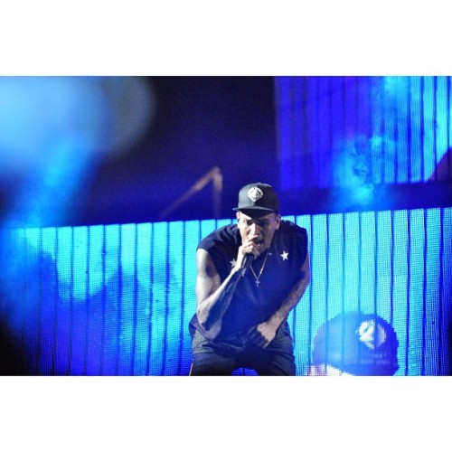 lovingcbreezy:Chris performing in Ghana last night.Credit: @ghanyobighanyobi.com/