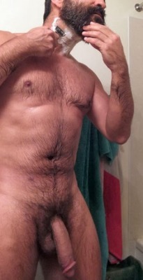 Aguywholikesguys:  Roberthmcd:  I Want To Suck On This Guy’s Dick While He Shaves