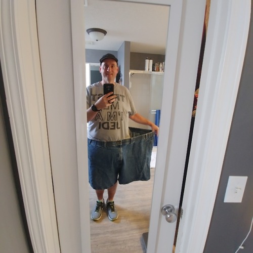 fatmaninalittlesuit: I saw a couple of people doing this and decided to try on my day pants.