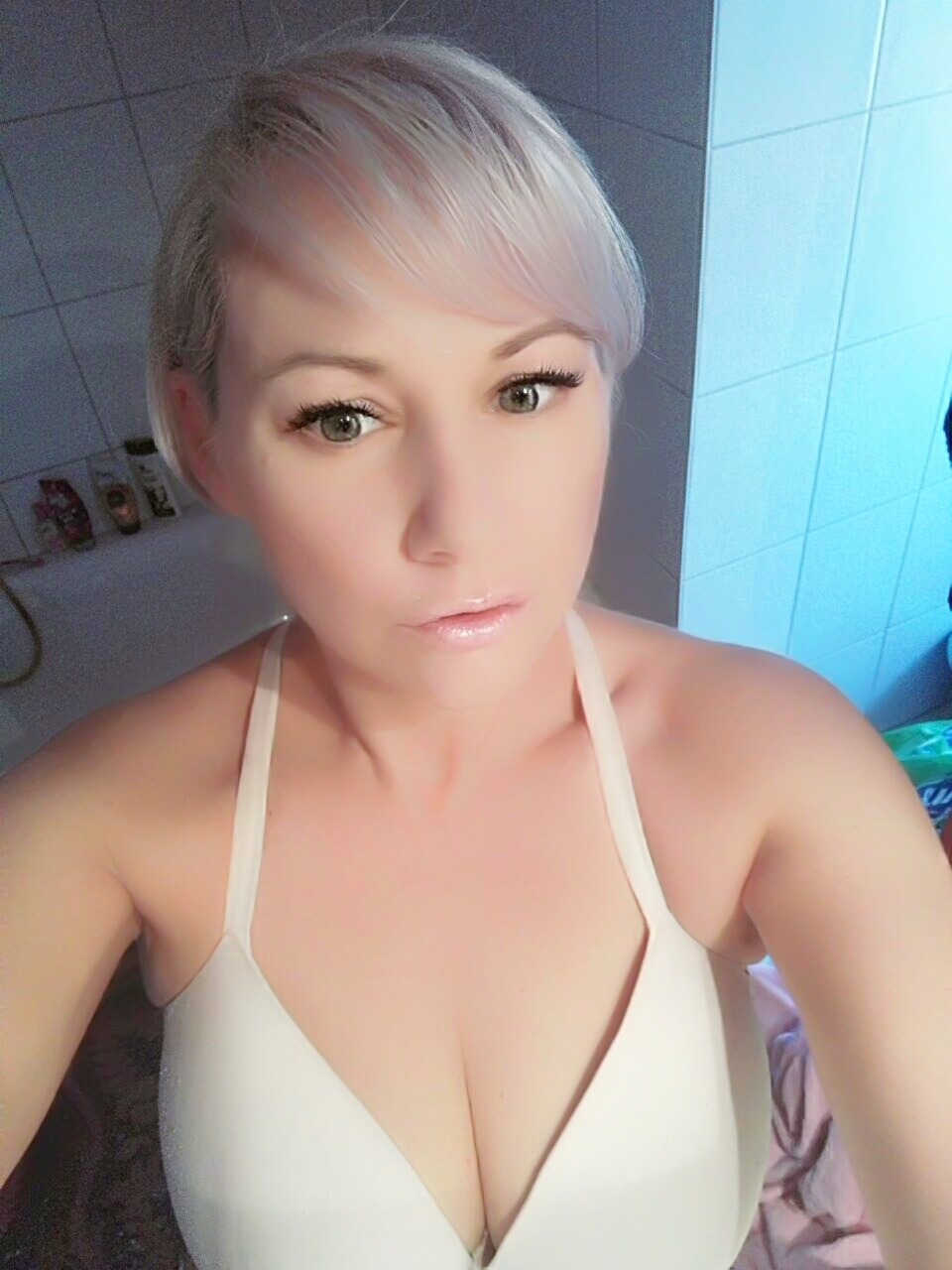 bigtitmilflover:  bigtitmilflover:  Http://sexyladyinsane.tumblr.com 💋💋💋