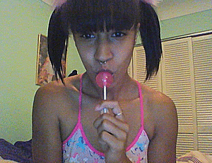 spankmylace:  Candy kissin’ lips for Daddy