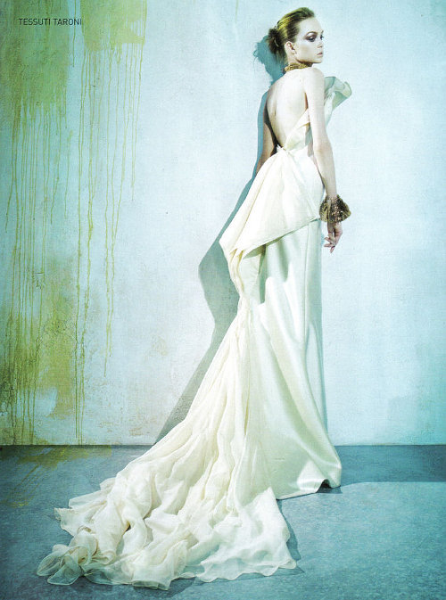 she-loves-fashion:  SHE LOVES FASHION: Valentino Haute Couture Vogue Italia September 2008  