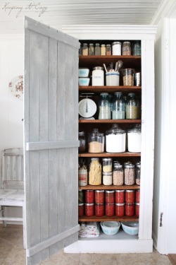 myidealhome:  manic monday: the perfect pantry (via Keeping It Cozy)   