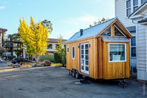 bibleschoolbabblings:  so-i-sailed-away:  kingofthesky:  smallandtinyhomeideas:  Sol Haus Design | plans available | photography via THGJ  I want  I could pretty much spend the rest of my life happily in one of these little things.  Me too.