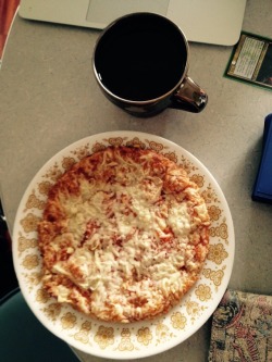 garbagemother:  Breakfast is a whole pizza, and mango juice with rum, because honestly I’m a blessing