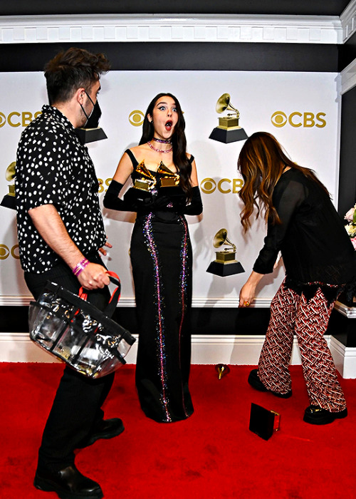 elleefanning:TAYLOR SWIFT━ 52nd Annual GRAMMY Awards | January 31, 2010 OLIVIA RODRIGO━ 64th Annual 